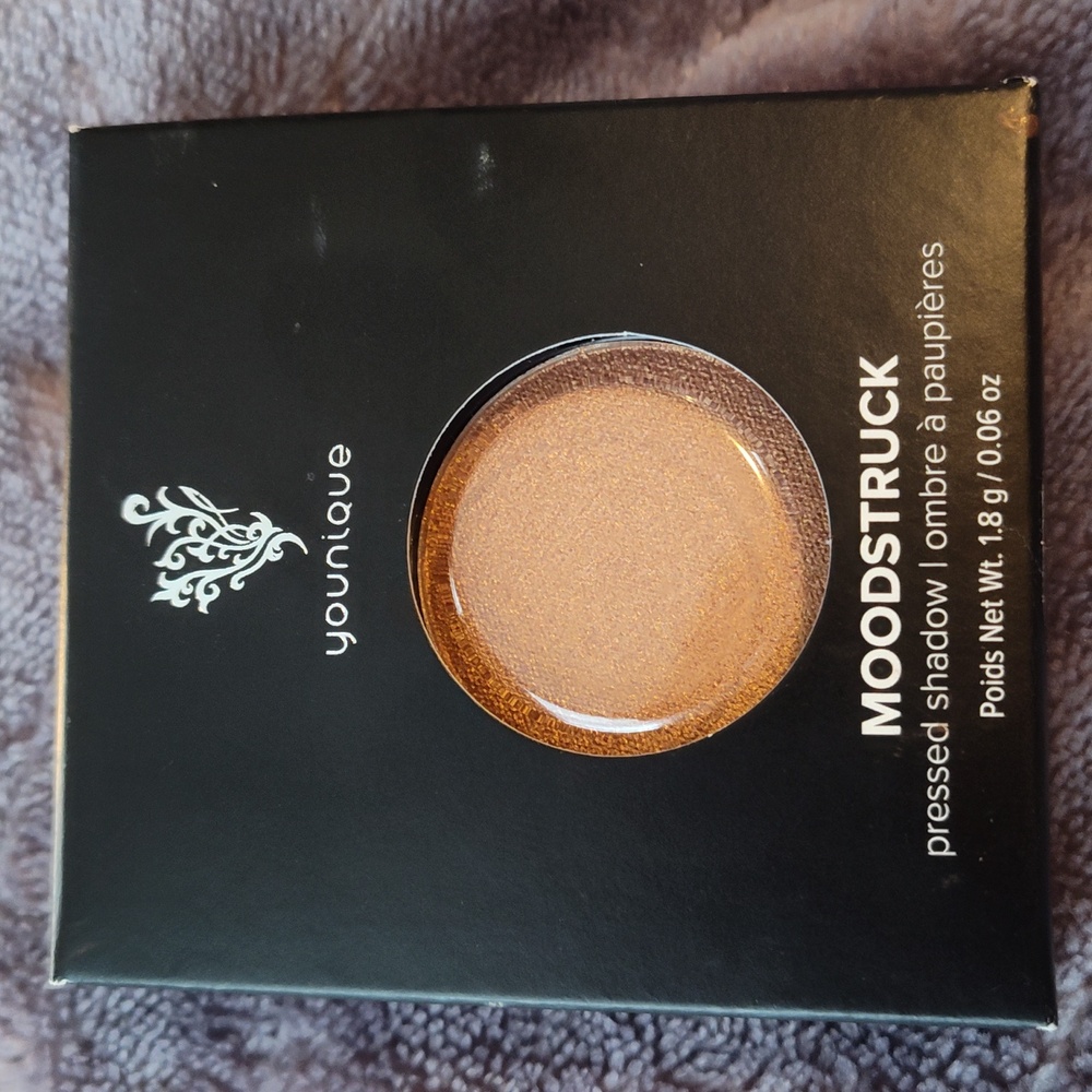 New Younique Moodstruck Pressed Shadow - Visionary (Metallica Golden Copper 🤎